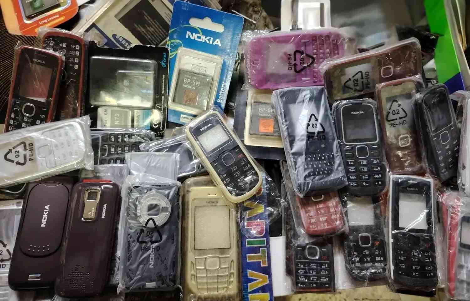السلام عليكم يوجد كفرات موبايلات نوكيا وقسم منهم  مع شاصي وملحقاته مثل نوكياxpress 5130 ونوكياn73 ونوكياn95 ونوكياn96 ونوكيا6220 مع شاصي   وبطاريات متنوعة للبيع جملة ومفرد علما انا الكمية محدودة ومتوفر توصيل لكافة محافظات العراق...


**إذا كنت صاحب هذا الإعلان وتريد حذفه لأي سبب، رجاءا أرسل رسالة إلى الدعم الفني**