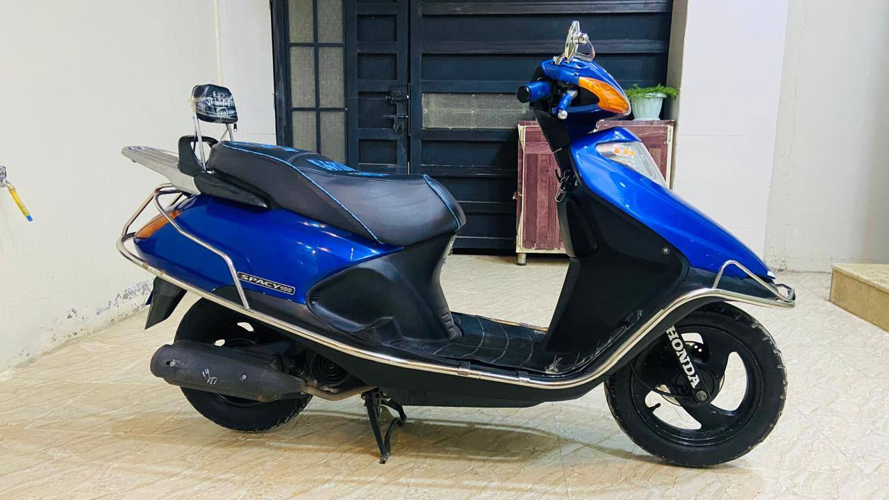 دراجه سبيسي ياباني مكفوله كفاله عامه منزلها قبل 9 أشهر من الرمبه مكينه كلجات اكسل  مكفولات الدراجه ما متعوبه معروضه بمليون 375 المكان الخاجيه  ***********
