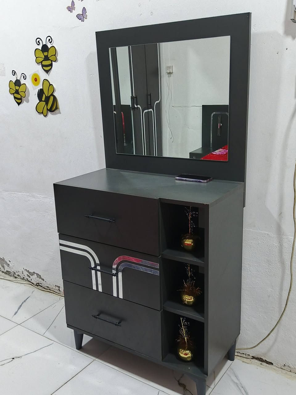 غرفه للبيع ضرر بيها بس خشبه جربايه فطر بيها.  اريدها ب600وبيها مجال.


**إذا كنت صاحب هذا الإعلان وتريد حذفه لأي سبب، رجاءا أرسل رسالة إلى الدعم الفني**