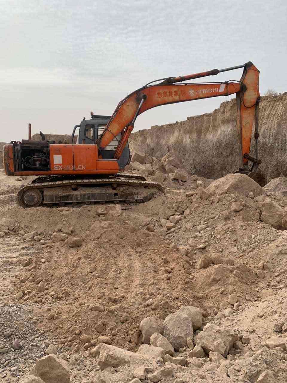 حفاره للبيع
تفاصيل 
رقم اسود 
الجب بيه فطر بسيط 
زناجيل شويه تعبانه 
الاستفسار عله هاذه الرقم 
‏‪***********‬‏
