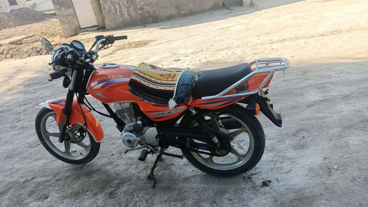 سلام عليكم دراجه للبيع نوع دايون عضم 2023 اوراق سكنر دراجه نضيفه برغي مذب عليه سعر 1125وبيه مجال مكان طوريج هاذه رقمي ***********
