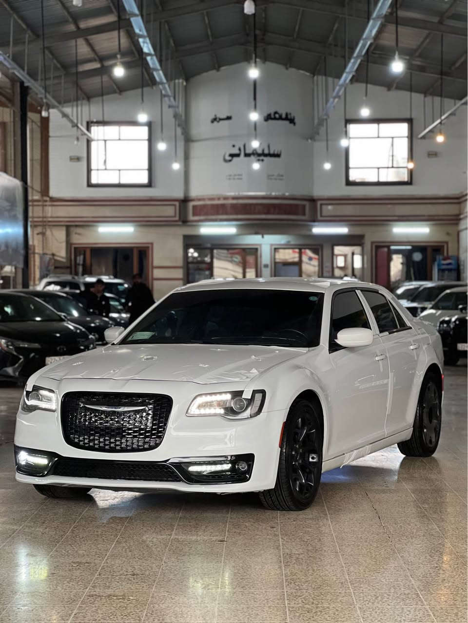Chrysler 2018 S black edition 
فوللل و مکفول کفالة عامة 
مواصفات S
بدون فتحة
كشانت جلد
كشنات كهرباي
شاشة كبير
شفافت بستيرن
كشنات هيتر
كاميرة حساس
كير ماوس
تحكمات ستيرن
كيج ٢٦٠
دبل لحية بلادي بجم عريض 
ماشية ١٦٠الف
اخوان سيارة كفالة عامة من صبغ تبديل بارد كلشي مابي على وضع شريكة
رقم اربيل بسمي كل شيء جديد حتى ٢٠٣١
مكان اربيل
*********** وتساب أربيل, العراق
