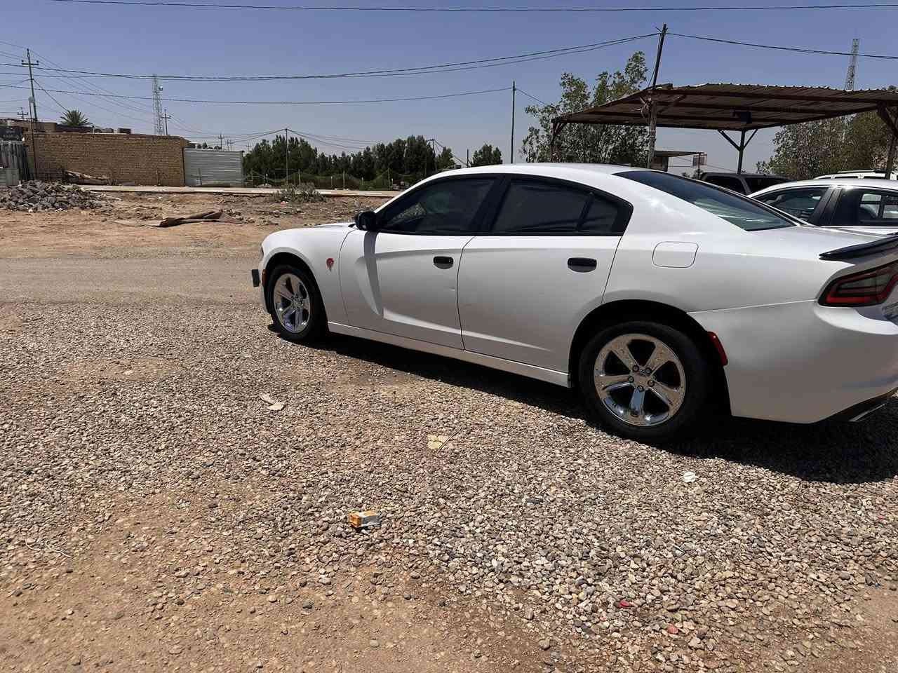 السلام عليكم 
جارجر 2020 فئه sxt تو ويل امريكي
رقم بغداد مشروع وطني باسمي 
ماشيه 98  m
بدون ارباك حادثه اشبر يم قبع البانزين بدون دواخل
جاهزه من كل النواحي كير محرك حداديه وتواير جدد 
مكاني السماوه 
الشراي يتصل ***********
