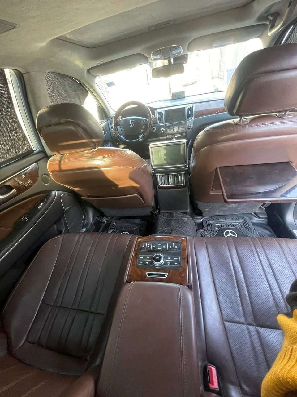 السلام عليكم للبيع او المراوس حسب القناعة هونداي سنتنيال ٢٠٢١خليج لون ابيض فول مواصفات مواصفاته معروفه بيه صبغ جاملغ خلفي ودعاميات وبارد قليل  مكان السيارة بل حله شارع٤٠السعر ١٢٠$. ***********
