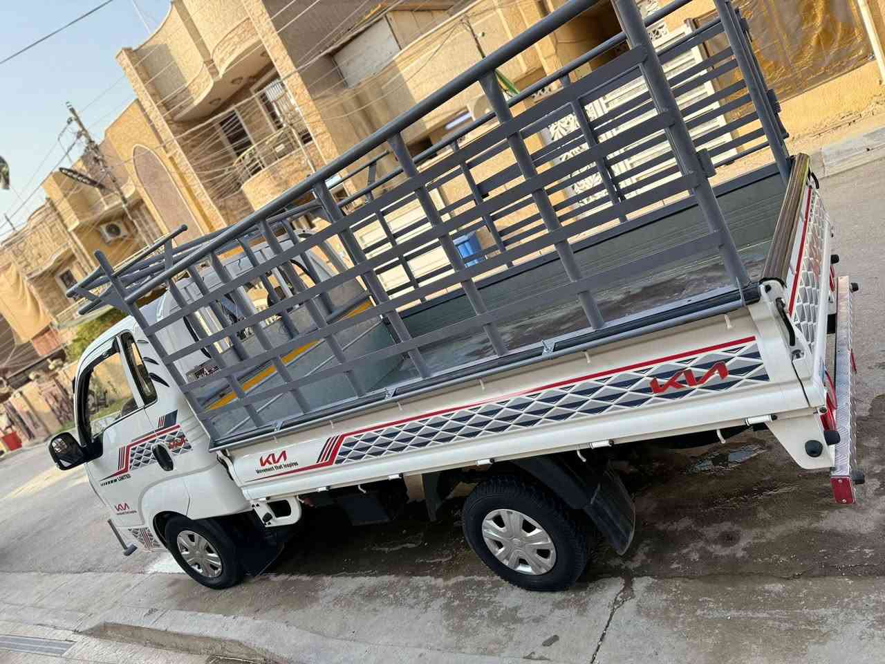 سلام وعليكم كيه بنكو للبيع سياره بعده جديده مماشيه رقم حولته  نكليزي شراي تصل عل رقم ***********
