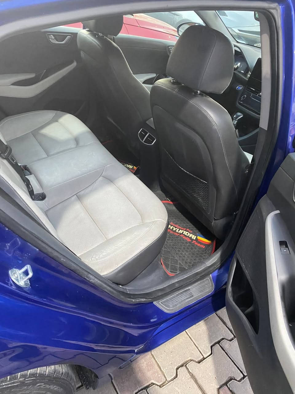 السلام. عليكم هونداي ايونك موديل 2022 السياره اعلى فئة مواصفات  ضررها موضح بل سونار  رقم بغداد باسمي 
تبريد قطعتين 
شاشه كبيره 
بصمه 
اشاير بل مري 
هاند بريك بصمه
مري قلاب 
داخل جلد 
كرسي. كهرباء 
تدفئه وتبريد كراسي 
ويل الجبير. رياضي 
 سترين حرف. دي 
فتحه. 
رادار قياده 
ورادارات جانبيه وبعد بيها مواصفات. 1/1 
138 وبيها مجال 
***********
