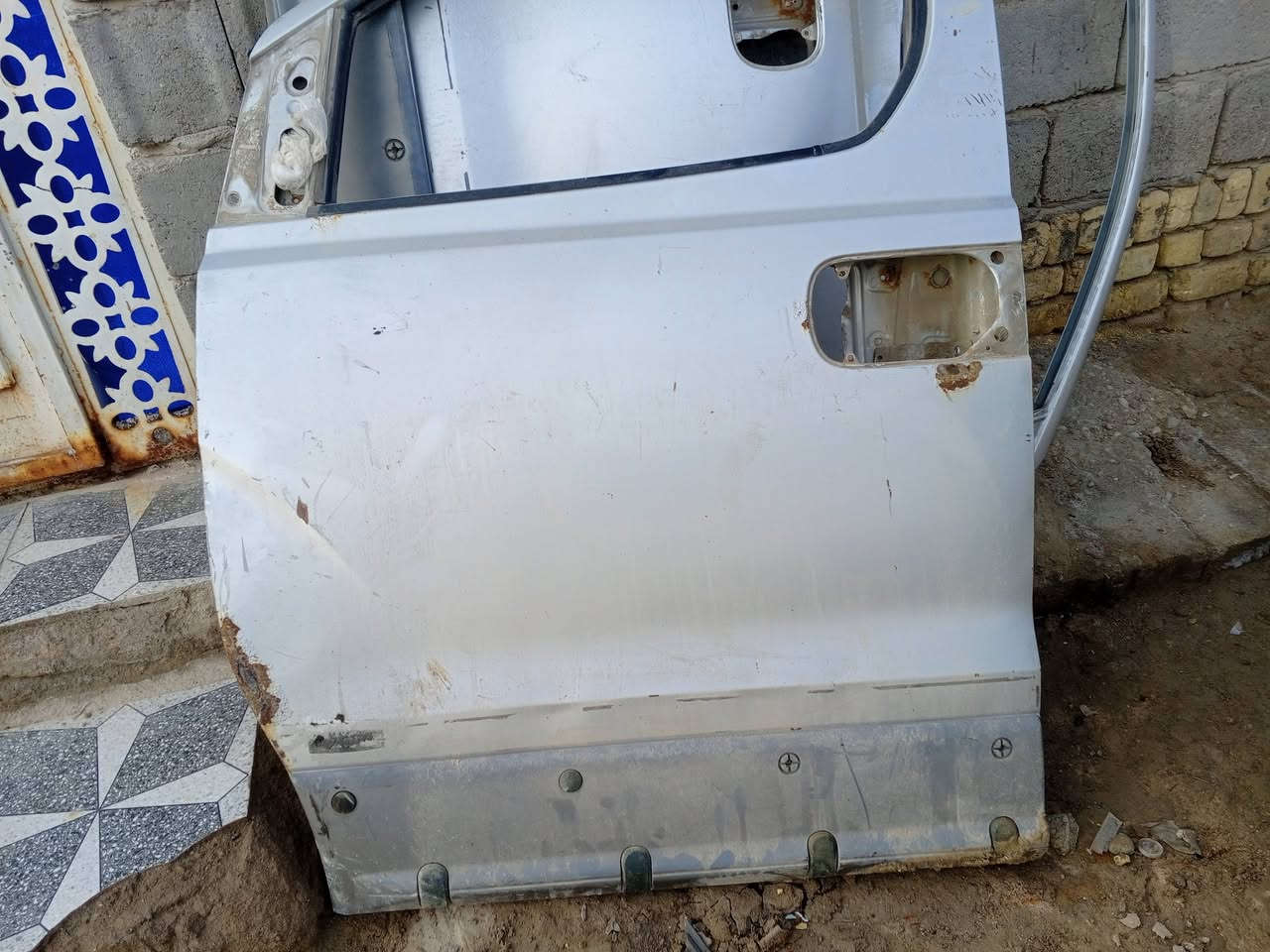 بيبان سلايت مع بيبان صدر وعربانه نظيفه يرادله غسله للبيع قيم وأخذ
***********
