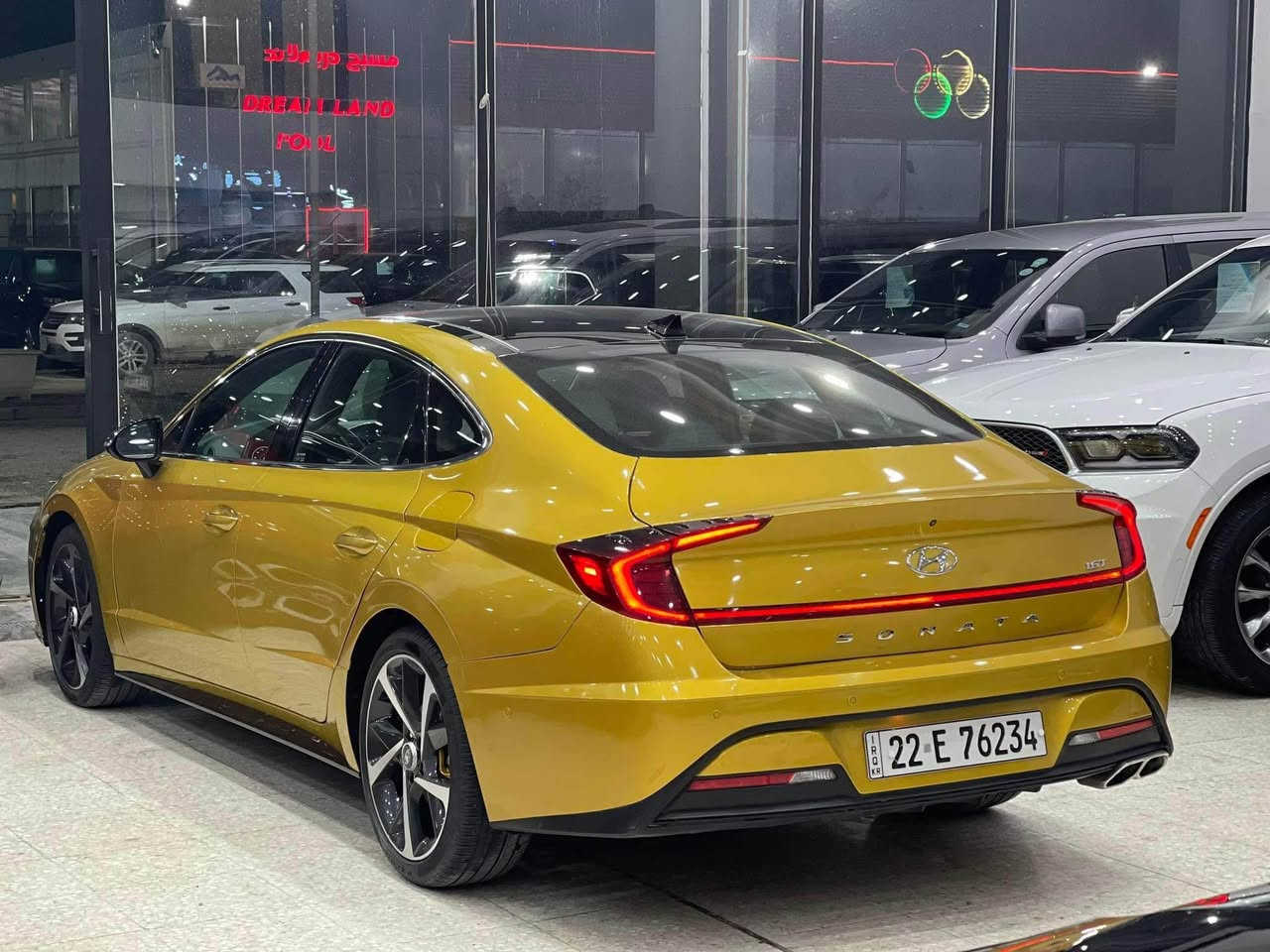 السلام عليكم ورحمة الله
#المركبة    : هيونداي سوناتا 2021 لون ذهبي 
#الضرر      : ضرر جاملغ خلفي ايسر مع قبق الجنطة وجاملغ امامي ايسر 
#نكفل       : الشاصي والغرق والايرباكات والوكالة او تحويل الملكية 
#الايرباكات: نكفل السيارة من ضرر الايرباك والشاصي والغرق 
#السعر.   : 163 ورقه وبيه مجال 
المواصفات
✅ هيونداي سوناتا 2021 ذهبي مميز رقم اربيل دولي
✅ محرك 1600 تيربو جارج 
✅ قمارة السيارة بانوراما 
✅ حساسات خلفية اصل 
✅ حساسات الانحراف عن المسار 
✅ رادار امامي تفاعلي للتنبيه والبريك الذاتي 
✅ اشارات بالمرايا الجانبية 
✅ بصمة باب وبصمة تشغيل وتشغيل عن بعد
✅ ويل كب لمتد حجم 19 مع طقم تاير بحالة ممتازة 
✅ غرفة السيارة لون رصاصي جلد ومخمل 
✅ تحكم كهربائي متكامل لمقعد السائق فقط 
✅ تحكم ستيرن جهتين متكامل الايعازات مع الرادار
✅ شفتات ستيرن للتحكم بالكير العادي
✅ شاشة دشبول كبيرة متكاملة الايعازات 
✅ تبريد المركبة قطعتين امامي وخلفي 
✅ شاحن موبايل وايرلس مع منافذ USB,AUX
✅ خاصية تثبيت المركبة وحساسات انحراف المسار 
✅ نكفل الشاصي والغرق والايرباك وعلى الفحص 

✅ #السعر المطلوب 163ورقة وبيه مجال

📍موقع السياره النجف الاشرف 
☎️*********** النجف, العراق
