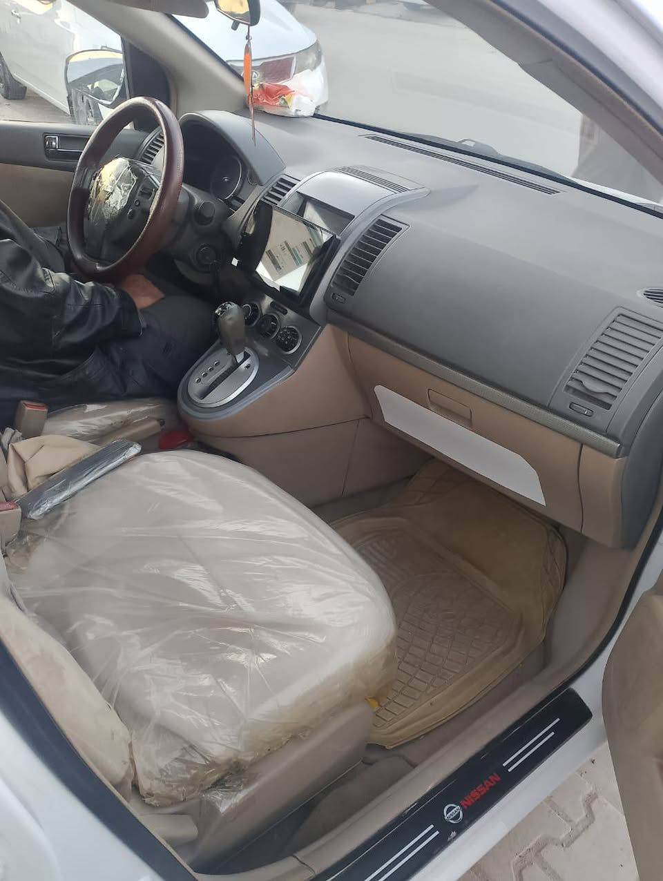 _السلام عليكم سياره نيسان سنترا للبيع موديل 2009 صدر جديد طائره جدد تتفى تبريد شغاله سياره ما ناقص لها برغي رقم اربيل العنوان تكريت القادسيه استفسار على رقم الهات سعر 80 وفيها مجال ***********
