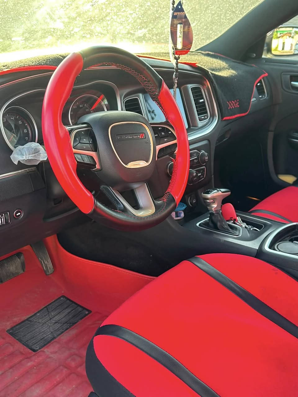 السلام عليكم 

جارجر sxt 2018 

كلين بدون حادث شبر صبغ يم البانزين 

السياره جديده ونظيفه استخدام شخصي

محرك 6 تو ويل

ماشيه 105

السعر 235 

للاستفسار ***********
