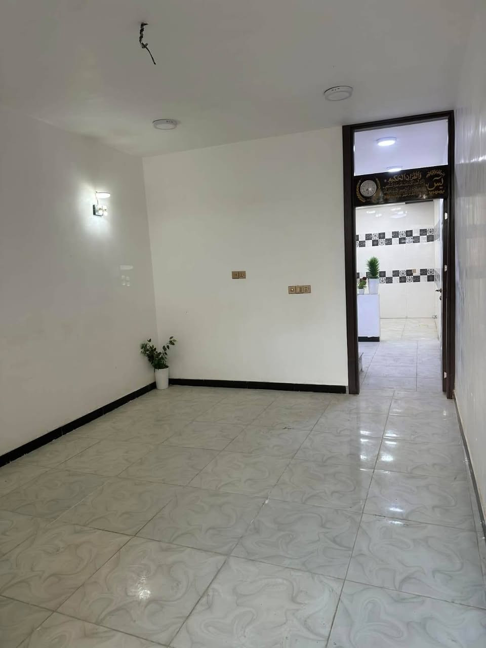 بيت للبيع خمسين مترة طابق ونص خلف الفيزة التركية سعرة 55وبية مجال قليل 
***********
