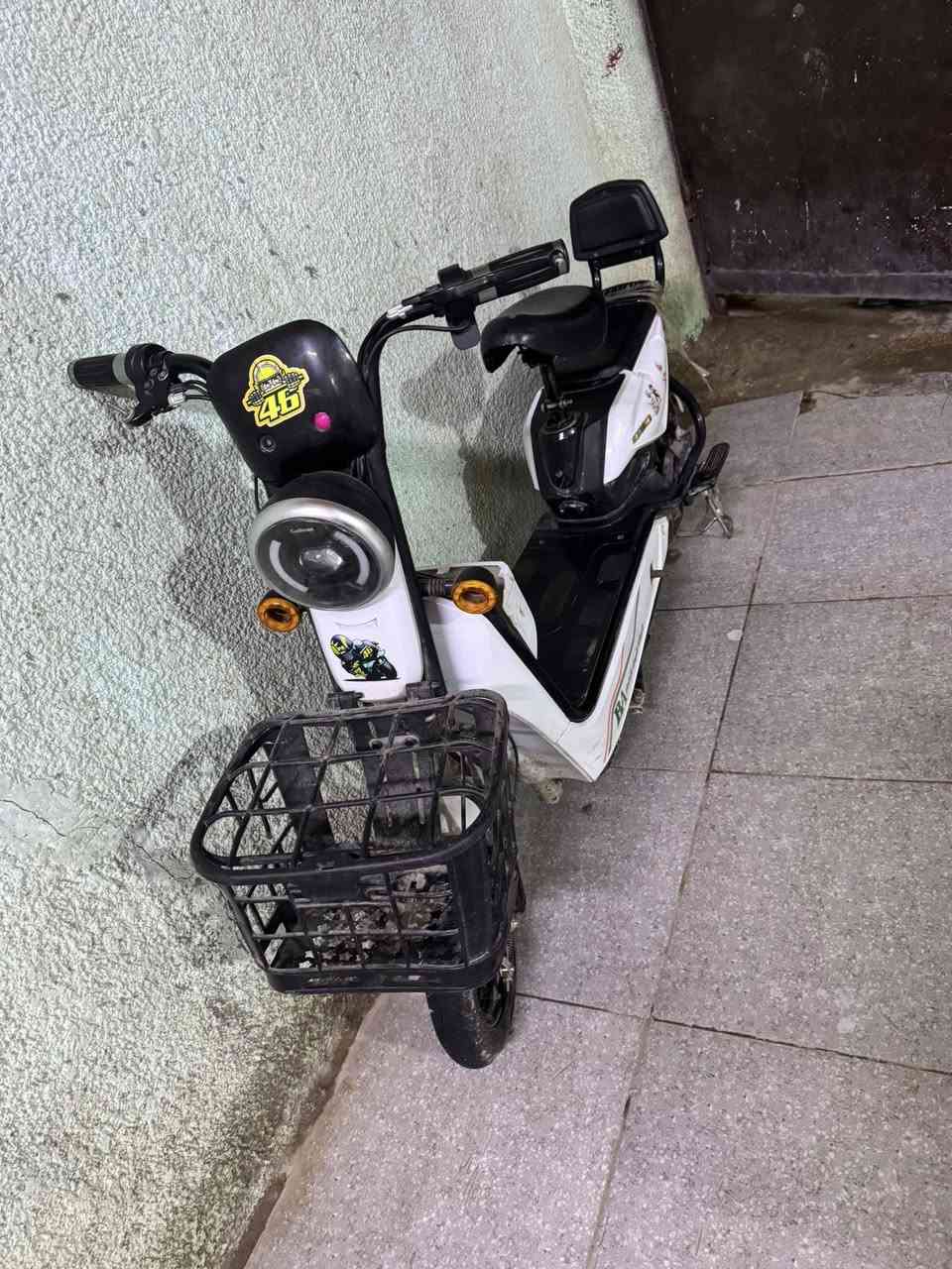 دراجه شحن شغاله بس بيها عطل ماعرف شنو تشتغل وتوكف العنوان الزعفرانيه ب٢٢٥ وبيها مجال بسيط ***********
