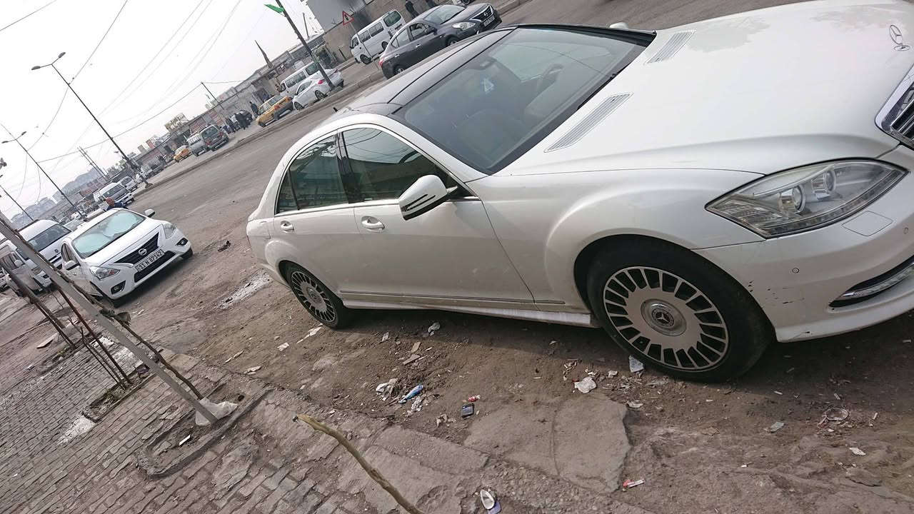 مرسيدسS350 موديل2009محدث 2013 لارج باب طويل محرك 6مرغوب  سقف بانوراما اربع ابواب بصمه 
اربع ابواب شفط
شفتات ستيرن
تبريد قطعتين 
جكات رفع السياره 
جنطه شفط 
مقعد خلفي رئاسي
بردات كهرباء 
تلفون وموس 
سايد بريك بصمه
ستيرن كهرباء متحرك 
وضعيات قيادة خزن ميموري سستم سماعات هارمن كاردون 
سيدي changer
حساسات أمامية وخلفية 
مثبت محدد سرعه اناره الداخل والدشبول 
ويل حجم 18جديد تخم تاير جديد 
وبعد بيها مواصفات 
(السياره بيها 4قطع جاملغان اماميه +بنيد وكلير شويه بتكمه اليمنه مكان السياره بغداد البياع حي الإعلام السعر 190 وبيها مجال بسيط ***********
(ورقم مميز )
