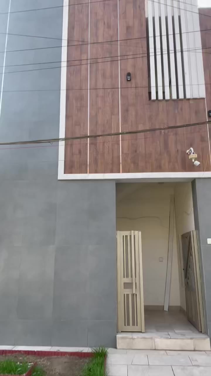 بيت طابق ثاني بي غرفتين 2نومً واسقبال ومطبخ معزول وصحيات بناء حديث ابو طيارة 
***********
