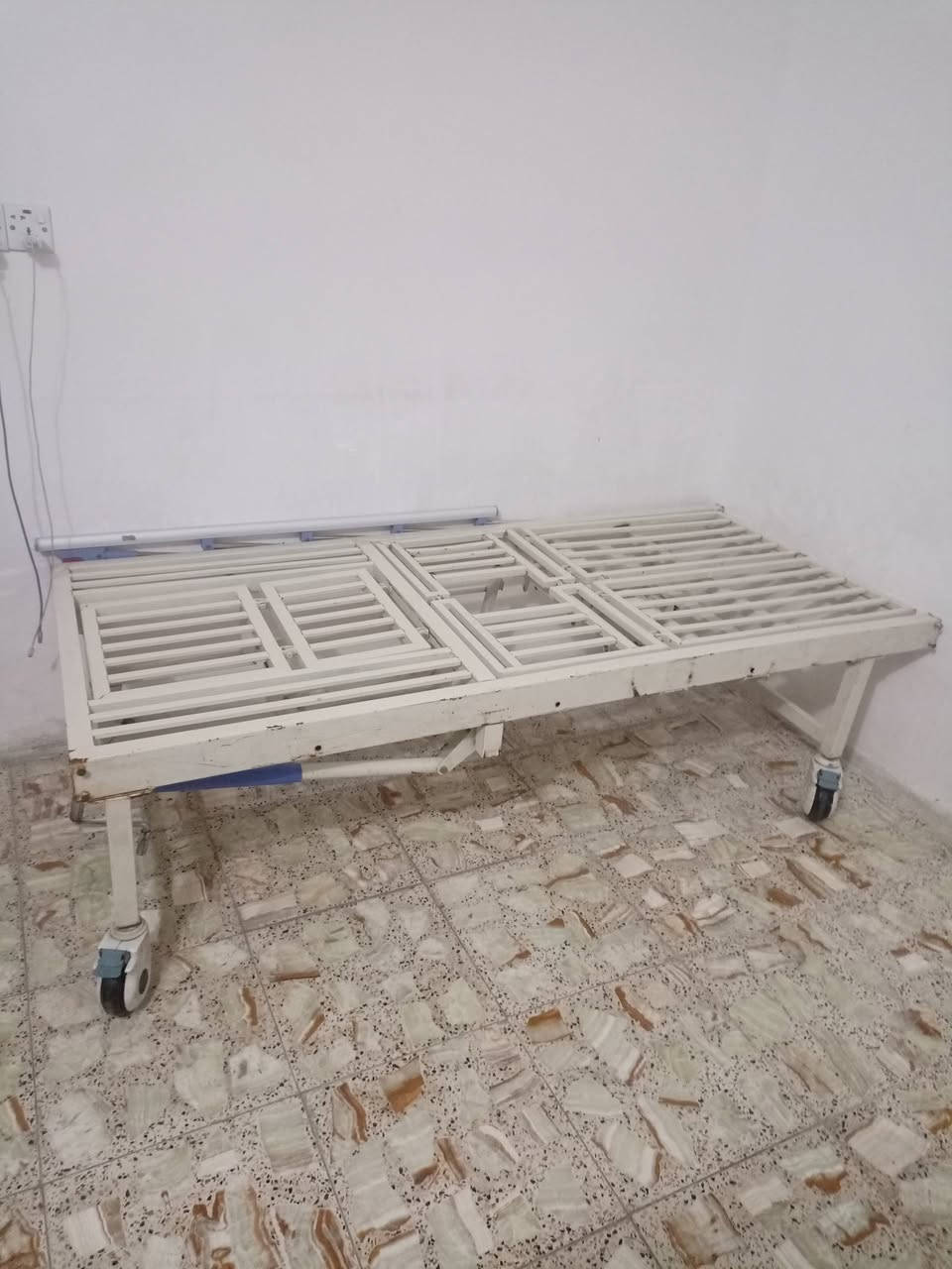 سلام عليكم البيع سرير طبابه ***********عنوان بغداد
