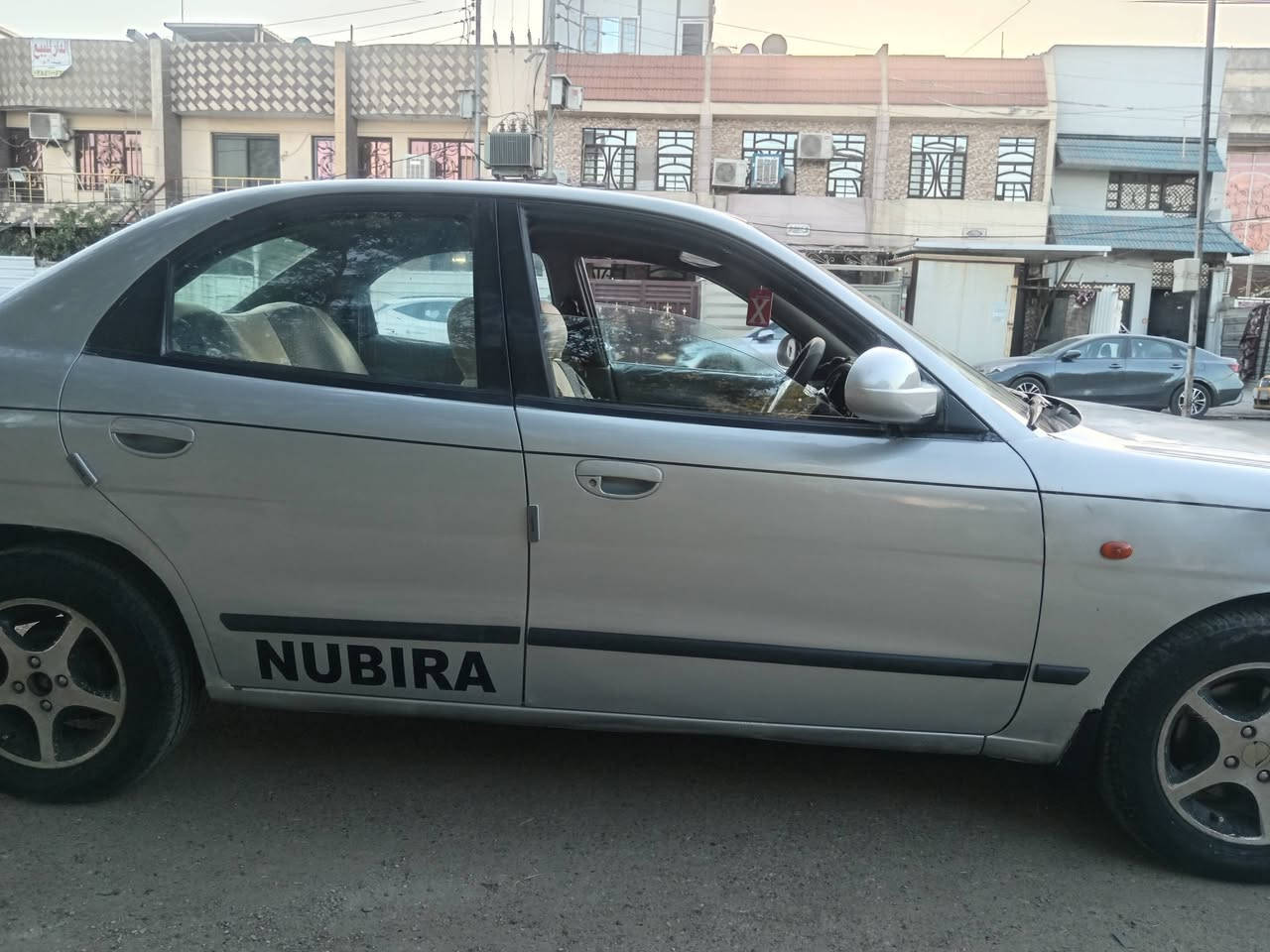 السلام عليكم دايو نوبره موديل ٢٠٠٠جاهزه مكينه وكير مكفولات غرفه حلو كهربئيات شغاله تخم تاير سياره ترايهه حلو عضمتهه حلوه شواصيهه حلوه شاشه نقصهه فقط تبريد بي ليك السعر ٣٧مكان السياره بغداد الحريه الاتصال ***********
