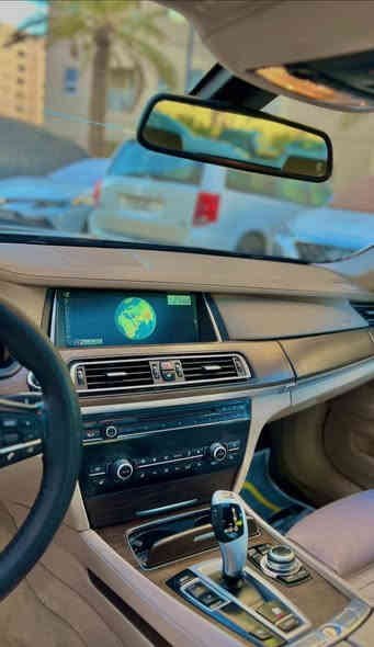 بي ام دبليو 740Lİ .
رقم بغداد/ موديل 2013 / خليجي /وكالة العروش
 باب طويل/ لون نيلي / محرك ستة سلندر N55 المرغوب .. 
ماشية KM165 قابل للزيادة ..
گير ومحرك مكفولات من كلشي  / 5 وبعد مواصفات هواية فول السيارة 
السيارة بدون صبغ.
مكان السيارة بغداد السيدية/رقم بغداد تحويل ..
 باقي المواصفات معروفة...
للاستفسار اكثر ..***********.. 
  السعر 199 وبيها مجال شي بسيط..
