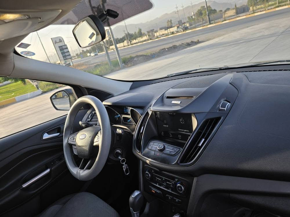 فۆرد ئیسکەیپ 2017 
گئڕو مەکینەی بەشەرت سپانەی بەرنەکەتوە
مەکینەی 15 ی تۆربۆ لۆک 

تەنها یەک پارچەی سبوغە بئ ناوگرتن ئیرباگ تەقین 
مۆسەفات فول فول 
 
سەنەی هەزەی تازەیە بەناو خۆمەوەیە 
تەنهنا 70 میل ڕۆیشتوە

نرخی 112 گەڵاو مجال 
شوئن : چوارقورنە
ژمارە موبایل: *********** رانية, السليمانية
