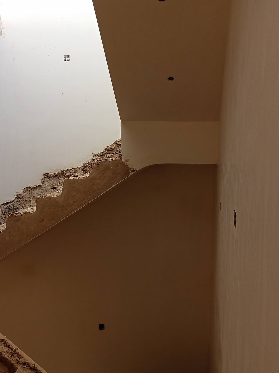 سلام عليكم خلفه تشميع وجص وبورك شغل كله عليزر حتى السقف ليزر ستلام مهندس بشرط مكاني بغداد العامريه للاستفسار على الرقم ***********
