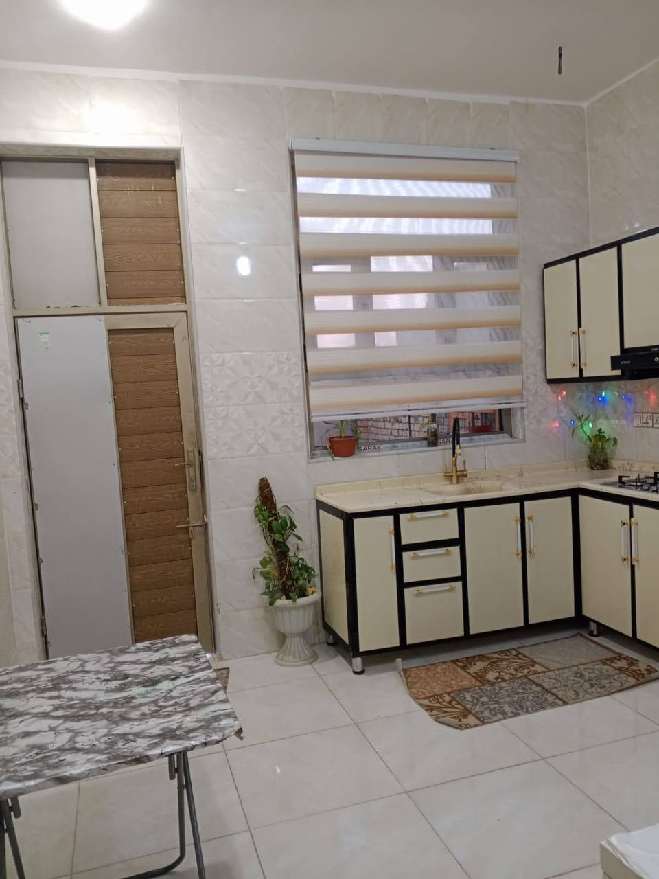 بيت طااابو زراعي مساحه 200  للبيع المتنبي شارع أستاذ طلال
الاساس رفت    
غرفتين نوم 5*4....
صاله 11*4
مطبخ 4*5
استقبال   7*4...
الاستتفسار  الاتصال واتس اب ***********
