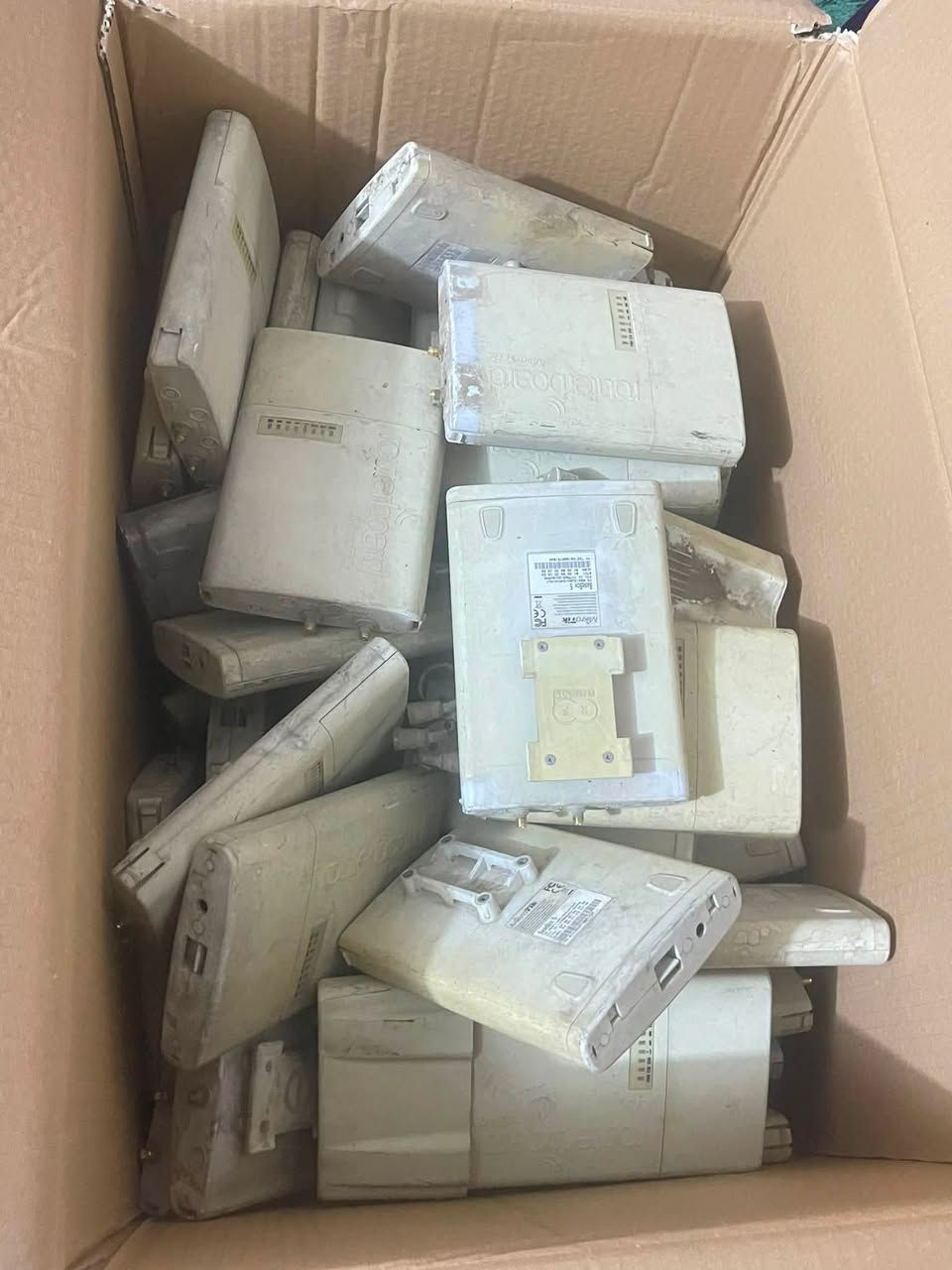 متوفر.  اجهزه. للبيع

سكاترubnt 120
سكاتر  ubnt 90
 سكاترacr

دشات ubnt. 30
دشات هايبر لنك 32
 متوفر 912. كميات. ضمان الشغل مداخل صيانه ابد

متوفر باور بيم آيزو 400
عدد٣. قطع. بسعر مناسب

راوتر بورد 2011. عدد3
راوتر بورد 3011 عدد 6
راوتر بورد 4011 عدد2
 
كلاود. كور 1009 بلاص. 

كلاود كورد 1036 بلاص

هبات. عشره 100
هبات كيكا 
سوجات سسكو 2960 بورتين كيكا

 حديد ج 35
حديد ج45

معرفه. الاسعار. ولحجز خاص. 
اخواني ما كتبت. السعر. لن. الاسعار. حسب الكمية جملة مفرد. 

اخوكم Ahmed Fast
***********
