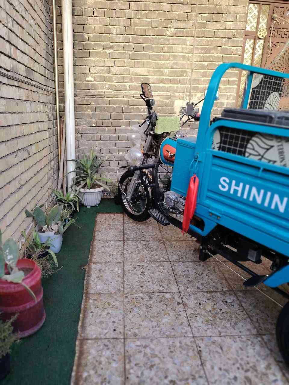 السلام عليكم عندي ستوتات اثنين زيروات مكفولات كفاله عامه اوراق بدون كمرك السعر  اثنيناتهن 5500 مكان بغداد المشتل ***********
