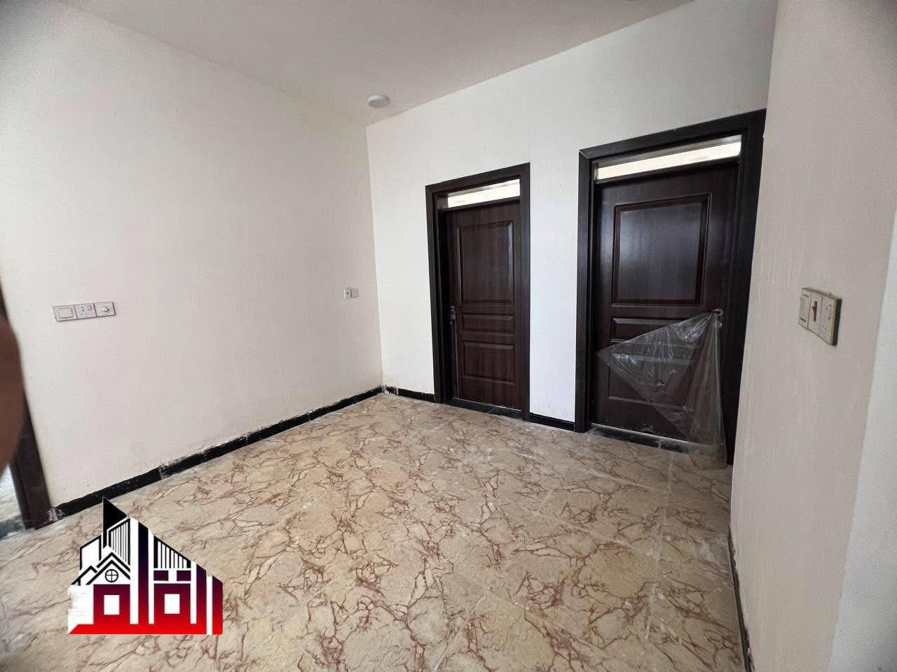 🏠دار للأيجار 🏠.
📍في ابي غرق  مجمع الصفوة السكني 

المساحة 200م 
(غرفتين /صاله  /صحيات  داخليه وخارجية /وهول /ومطبخ /مناور /كراج /حديقة )

————————————————-
للاستفسار مراسلة الصفحه 
او الاتصال على الارقام 
 0️⃣7️⃣7️⃣2️⃣6️⃣9️⃣9️⃣8️⃣2️⃣9️⃣2️⃣
                   سيد محمد الحلو 
 0️⃣7️⃣8️⃣1️⃣0️⃣8️⃣4️⃣8️⃣3️⃣0️⃣3️⃣
———————————————— 
                
                     القلم للعقار
📍 عنوان المكتب - ابي غرق - حي الحسين - قرب مشروع الماء

