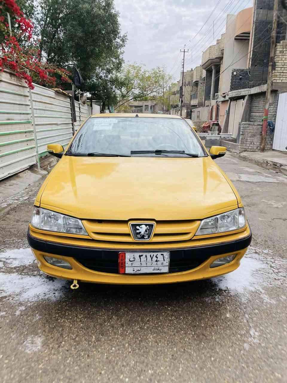 السلام عليكم بيجو بارص موديل 2015 مكفوله من الضربه و الصبغ و التبديل السياره جاهزه من كل النواحي كير مكينه صدر امامي خلفي تخم تاير ويل املس السياره جديده و جاهزه كشنات دلو 
رقم بغداد بسمي مصفره هيه و غرامات سنويه جديده 
كاعيه مغلفه السياره ماتصرف عليه ربع دينار السعر مناسب جدا اكتب تم بل تعليقات يجيك السعر و تدللون حبايب كلبي الرقم ***********
