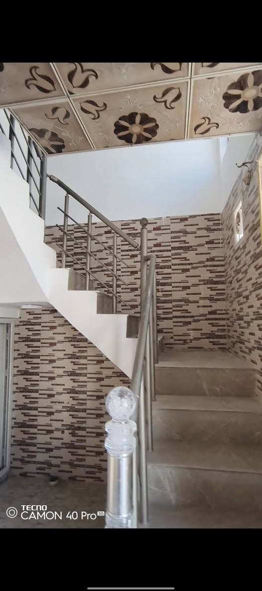 بيت 50متر زراعي النجف شارع المطار مقابل قرية الغدير نهاية شارع المؤسسة اليتام ‏‪***********‬‏ 
بناء طابوق أساس وسقف صب شارع تبليط كل الخدمات متوفره السعر 21وبي مجال النجف, العراق
