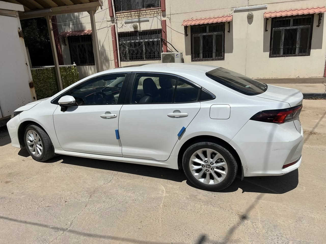 كورلا خليجي ساز 2022 رقم سليمانية بأسمي مواصفات فول ماشية ٩٥ مكفولة من الصبغ بيه مكانين بارد بالجاملغ الامامي الايمن والخلفي الايمن بسيط جداً وبالسونار البنيد البراغي مفتوحة لكن اصلي وكالة لا مبدل ولا شي السيارة نظيفة جداً صيانتهة بالوكالة السعر ١٦٥ عنوان بغداد الرصافة للتواصل ***********
