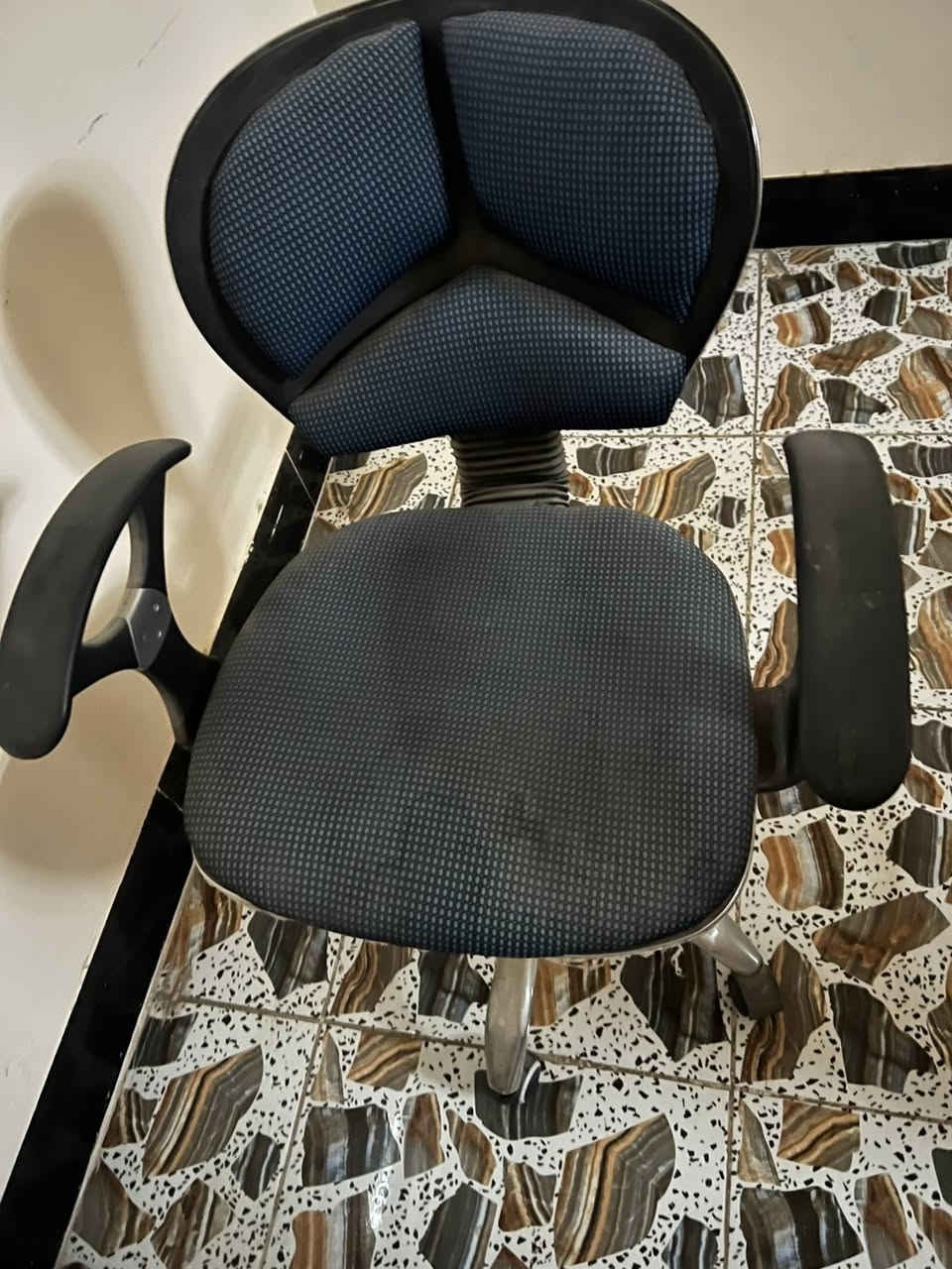 السلام عليكم 
للبيع كوسي متحرك 
+ دويل للبيع شغال كلشي مابي
مكاني المضيج


**إذا كنت صاحب هذا الإعلان وتريد حذفه لأي سبب، رجاءا أرسل رسالة إلى الدعم الفني**