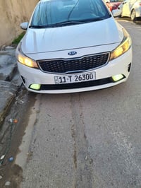 الون ابيض..حادثه جاملغ  بنيد جه اليمنه.. البدنه الي بصف الغد الايمن فق...