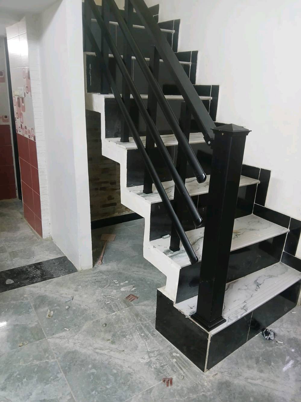 انواع الابواب و السبابيك الpvc  و الالمنيوم و الجام و المحجرات و بأرخص الاسعار و مستعدين لتجهيزكم