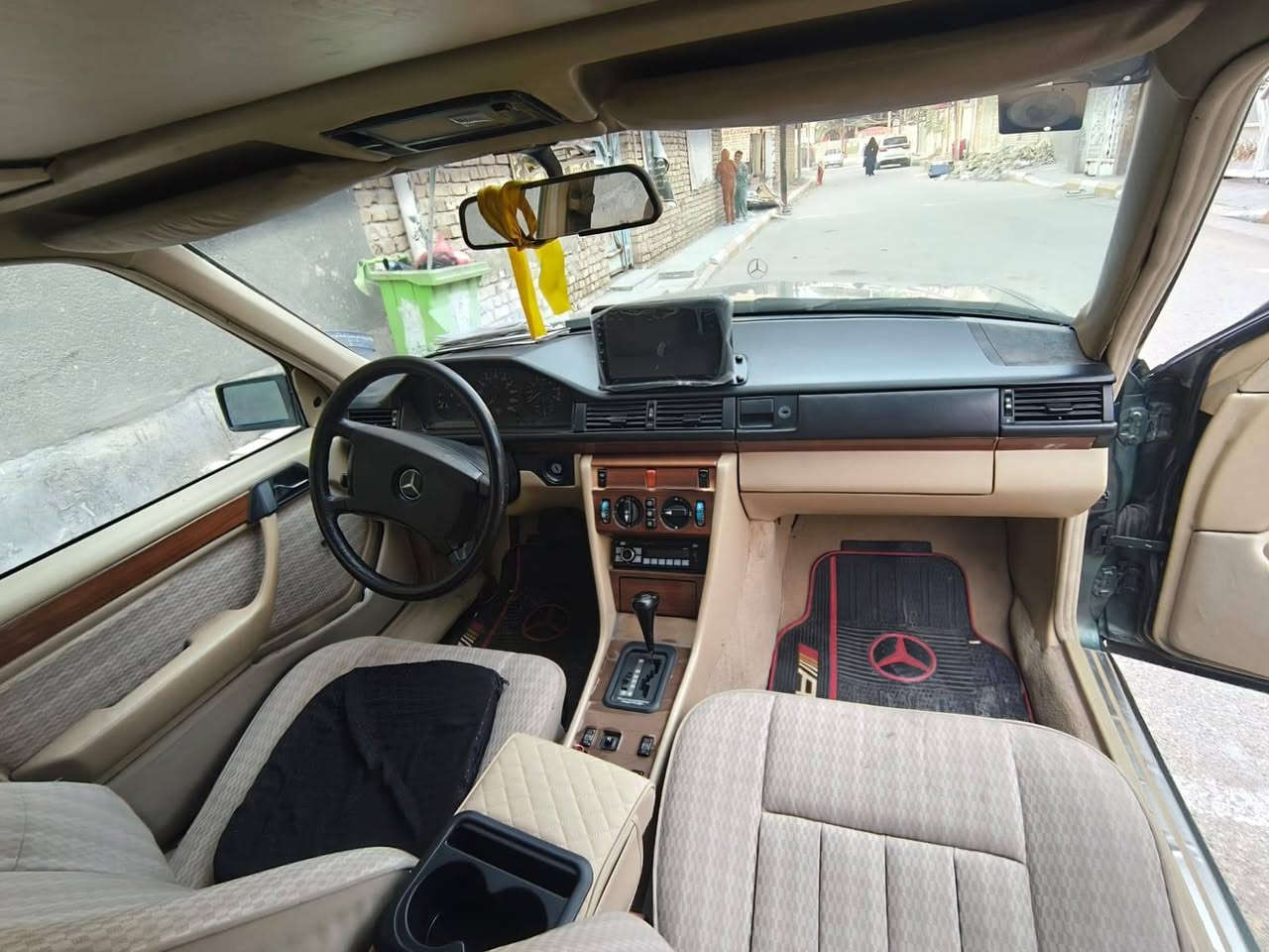 السلام عليكم مارسيدس دب للبيع موديل 1991 بسمي سياره جديده محرك ابلاد اربعه سلندر لاتنقص ولاتبخر   تخم تاير جديد حداديه جديده تبريد خير من الله دبل هورن كشنات جلد دبل مروحه  سلايت فتحه سقف شاشه كاميرا
السياره جديده كلشيء بيهه شغال  قواعد دبل سليمات كلش بدون معجون فقط ضربه 4اصابع بالجنطه كما موضح بالصور الله شاهد السياره بالحقيقه احله من الصور مال جناي تعال وشوف بعينك
السعر 85 وبيهه مجاال قليل فقط للشراي العنوان الناصريه مركز للتواصل ***********
