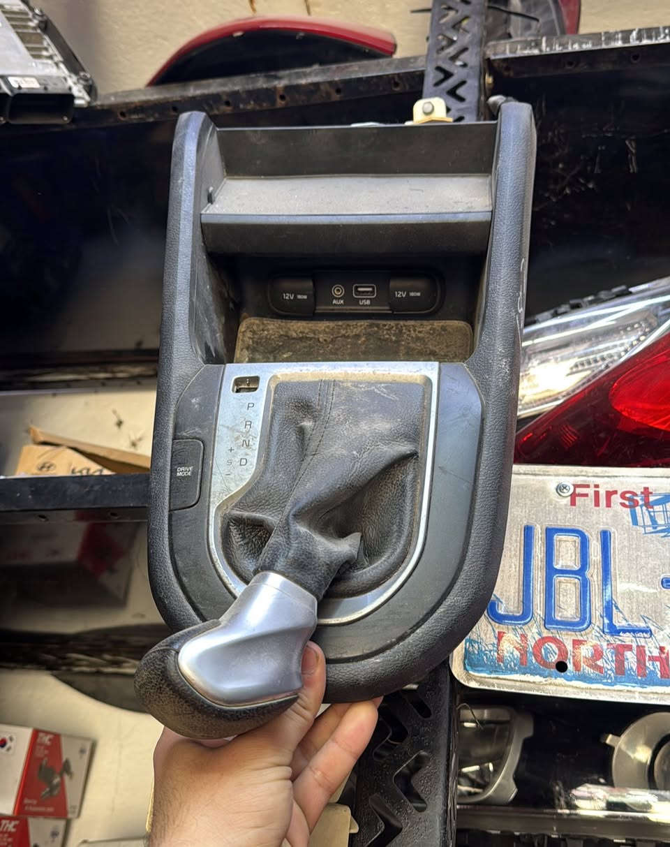 السلام عليكم تفصيخ وارد أمريكي العنوان ساحة مضفر خلف قاطع المرور مبايل *********** توصيل جميع المحافظات 
اي شي تحتاجون موجود وبخدمتكم
