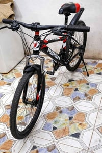 متاح بايسكل رياضي جبلي باله الحجم 26 تفاصيل على الرقم  07739992083