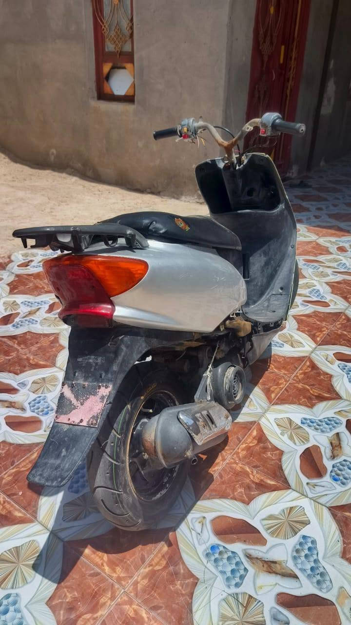 سلام عليكم دراجه عفصوري 60 دراجه بلاديه حلوه بس جانت متروكه وعمرتها شوفت عينك بعدهي عل سحك مكينه شلعه ومعدل دك 80 سرعتها ومكينه ناعمه حلوه سلف هندر نكره سعر 170وبيها مجال قليل حك الجيه مكاني البصره القرنه ناحيه الثغر  متواجد واتساب وماسنجر ***********
