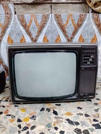 تلفزيون شغال للبيع وجهاز فديو هم للبيع مكاني بغداد للاتصال 07711921800