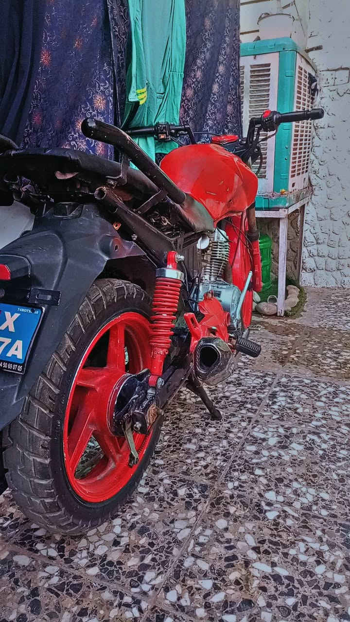 السلام عليكم  دايوان  موديل 2013 الدراجه عل وضعه اوراق كامله مكمركه  مكينه 150cc موديل 23 نضيفه 
صالنصه فايبر كاروبون دراجه نضيفه حتى مال دلفري اصير 
400 وبيه مجال مكاني الحسينيه 

***********
