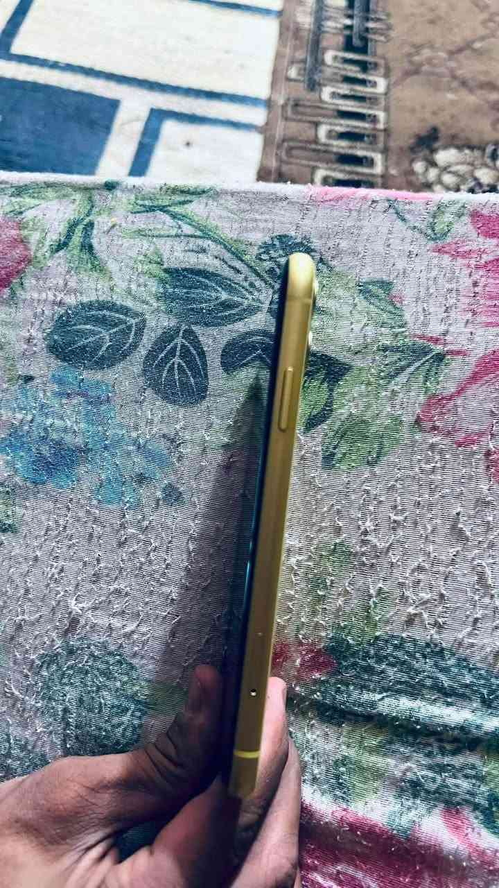 سلام عليكم آيفون ١١ عادي للبيع جهاز مكفول  ٧٤  جهاز نضيف سعر خاص وهاذه رقمي***********
