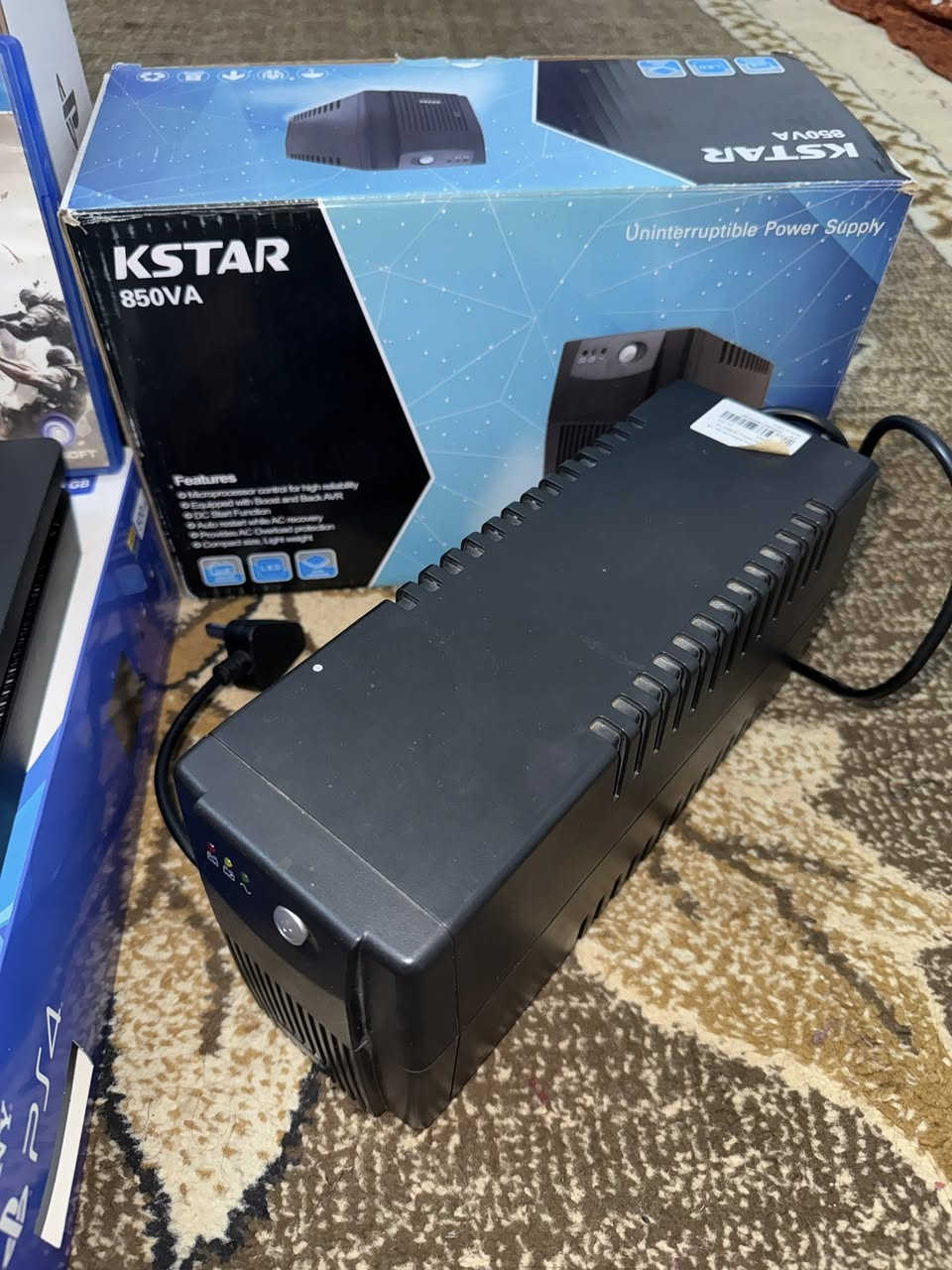 السلام عليكم 
مكان بصره 
بليستيشن 4 سلم نضيف كلش
1 تيرا
عدد الجويستك 2
قرص GTA 5 
قرص ريمبو 6 
+ UBS كذالك ممتاز ونضيف
السعر 300 الف
التواصل :***********
