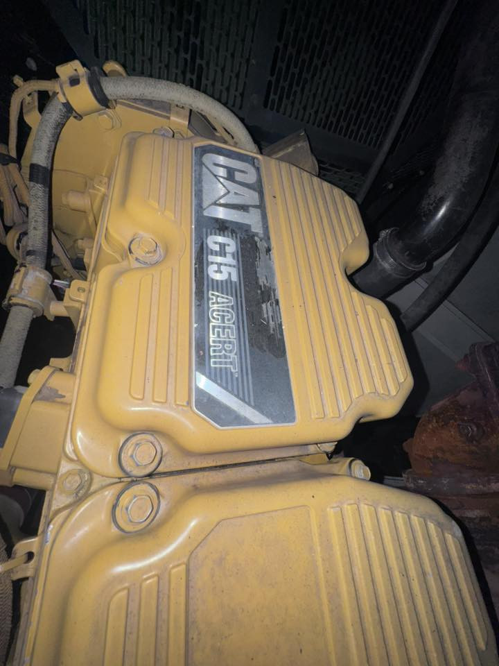 السلام عليكم 
مولده كتر بلر c15 فول كاتم
500kv
مولده بلاديه جديده برغي ما مفتوح 
حمل /1600 آمبير بالشرط 
شاشه بلاديه نوع كتر بلادي
للاستفسار/***********
ابو محمد الاعرجي
