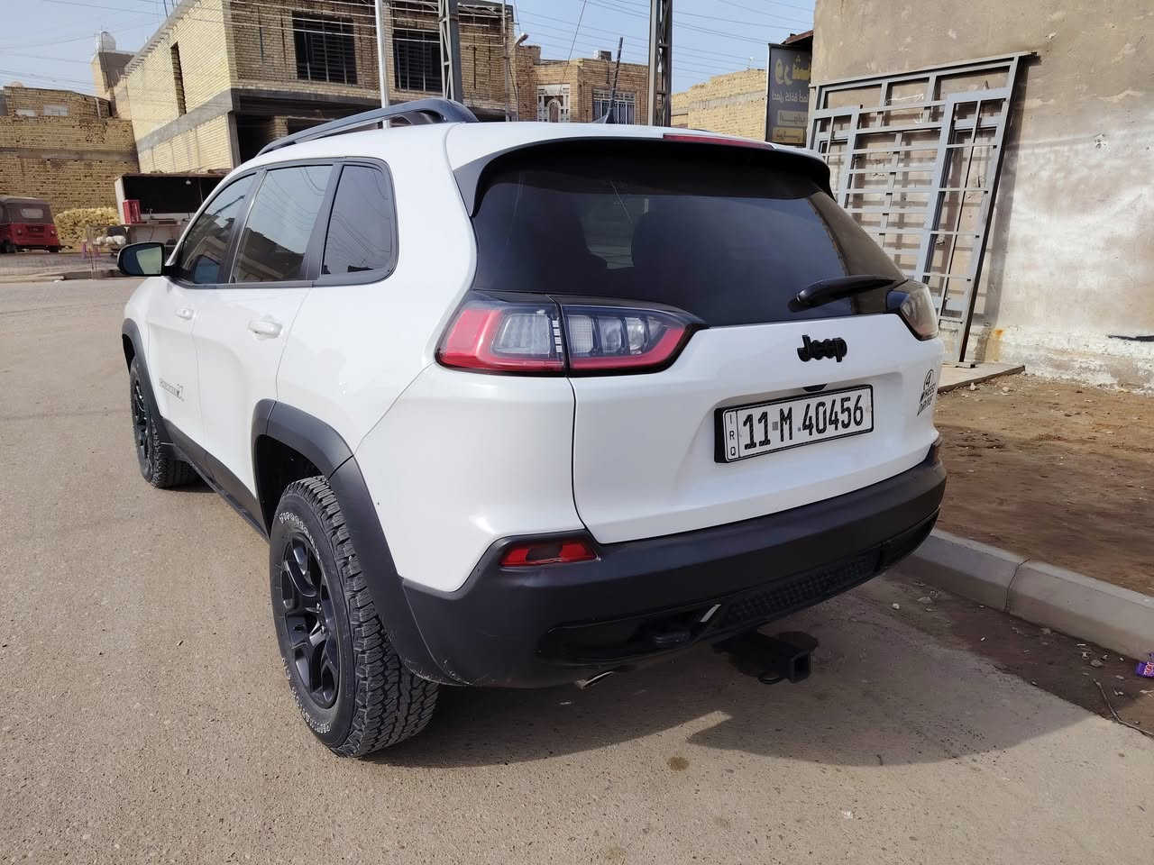 السلام عليكم
جيب شيروكي بزون 2022
لاتيتيود فور ويل
اللون ابيض رقم بغداد
بدون نواقص، تحويل مباشر 
مكينة 6 سلندر 3.200
ماشية 30.000 mi قابل للزيادة
غرق طفيف جدًا، بدون اضرار ودواخل، بيها تقرير بتاريخ اليوم. 
كفاله عامة فقط خدش في الجنطة مكحل
تخم تاير جبلي مع سبير غير مستخدم
تشغيل عن بُعد، بصمة، رادار، نقطة عمياء
كشنات جلد، اطفاء ذاتي، كشن كهربائي، شاشة كبيرة، كاميرا. منظومة زنون عالي ناصي كشافات. 
السعر: 195$ مجال بسيط
للأستفسار
***********
***********
