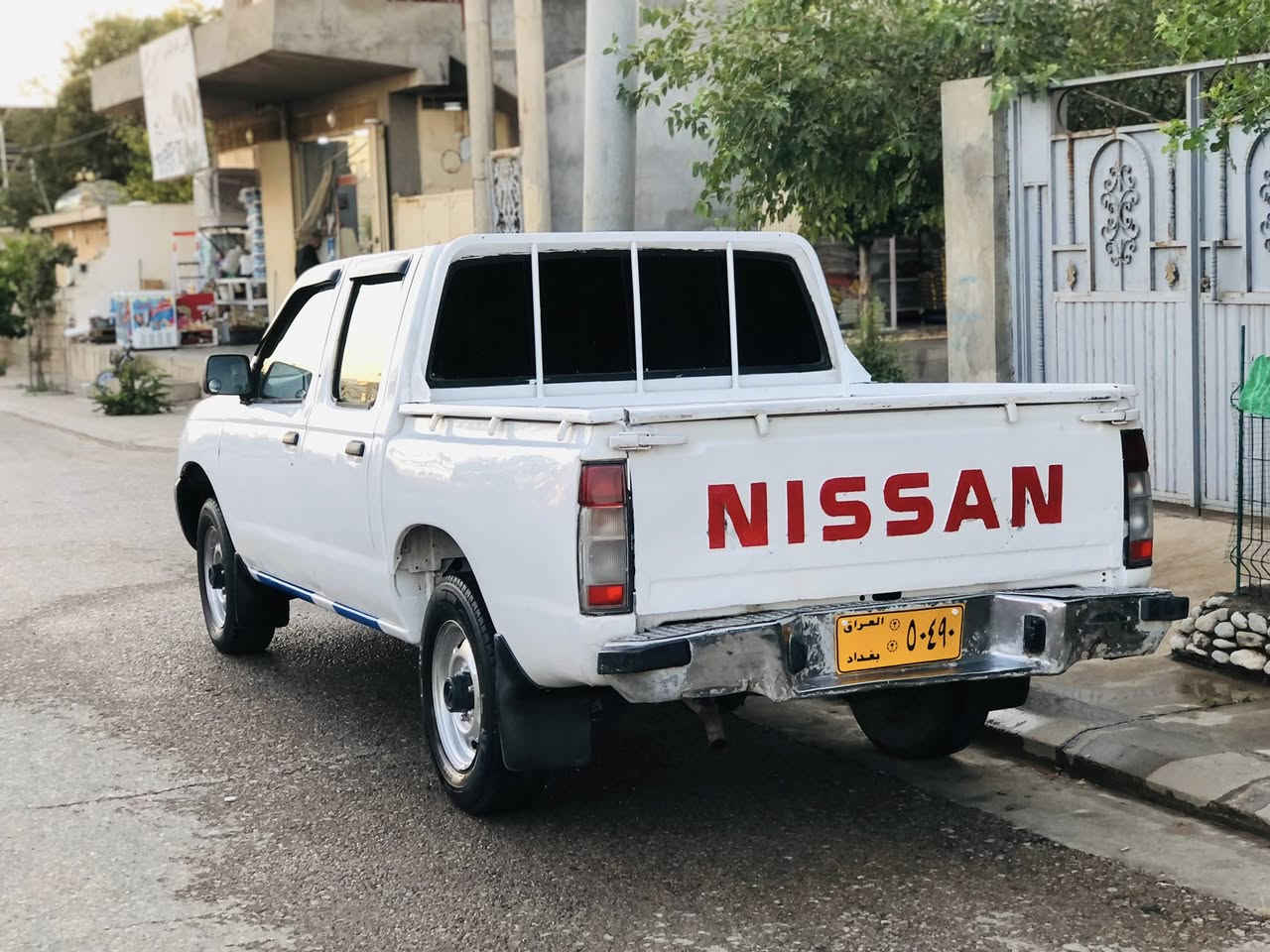 .نیسان دەبڵ (٢٠٠١)
ئەوەلیات بەشەرت
 ( موس و براوە)بەشەرت
تەبرید سارد و گەرم مەزبووت
کارەبایات هەموو گیانی بەشەرت 
سەیارەکە تابلیی جوان پاک ماوەتەوە .سەیارەکە مالی کەسابەتە و بەنزین هەر ناخوات
سەیارەکە کامل لەسەر ساخی ...
 بەشەرتی ئەوەی ماڵی مەدەنی بیت یەک دیناری کەسی تیانەبیت....

نرخی : (٥٥) گەڵاو مامەلەیەکی برایانە
***********
***********
