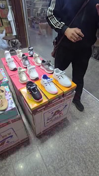 تنزيلات محطم الأسعار الدراجي وصول مديلات جديده احذيه بناتي ولادي سعر ا...