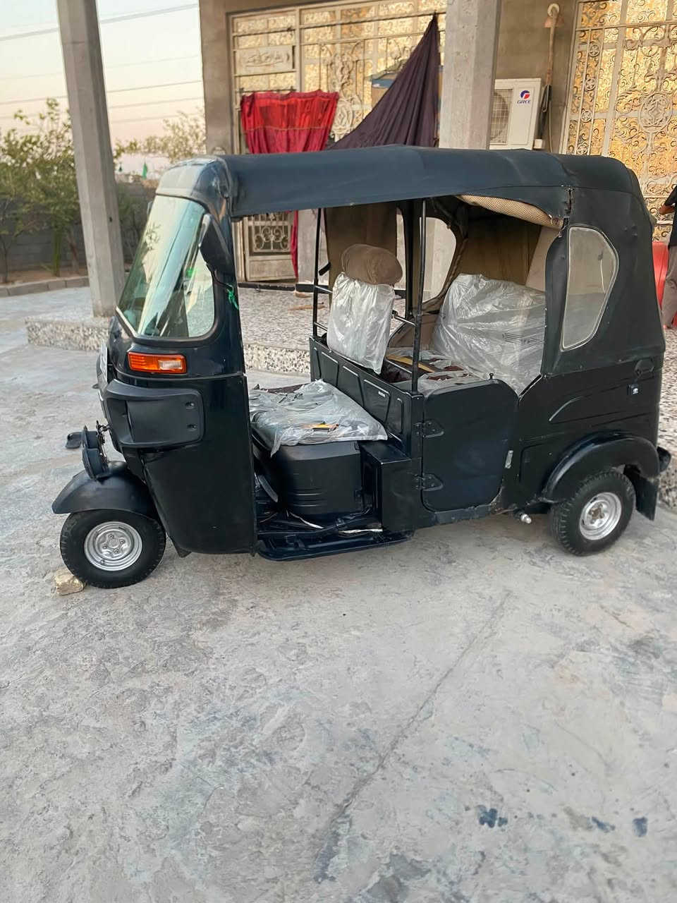 مديل 22سنوية باسمي تحويل ثاني يوم مكينه مفتوحه بيه خياسات وتكحيل بسيط تجي وشوفه شوف العين سعر7ونص ***********
