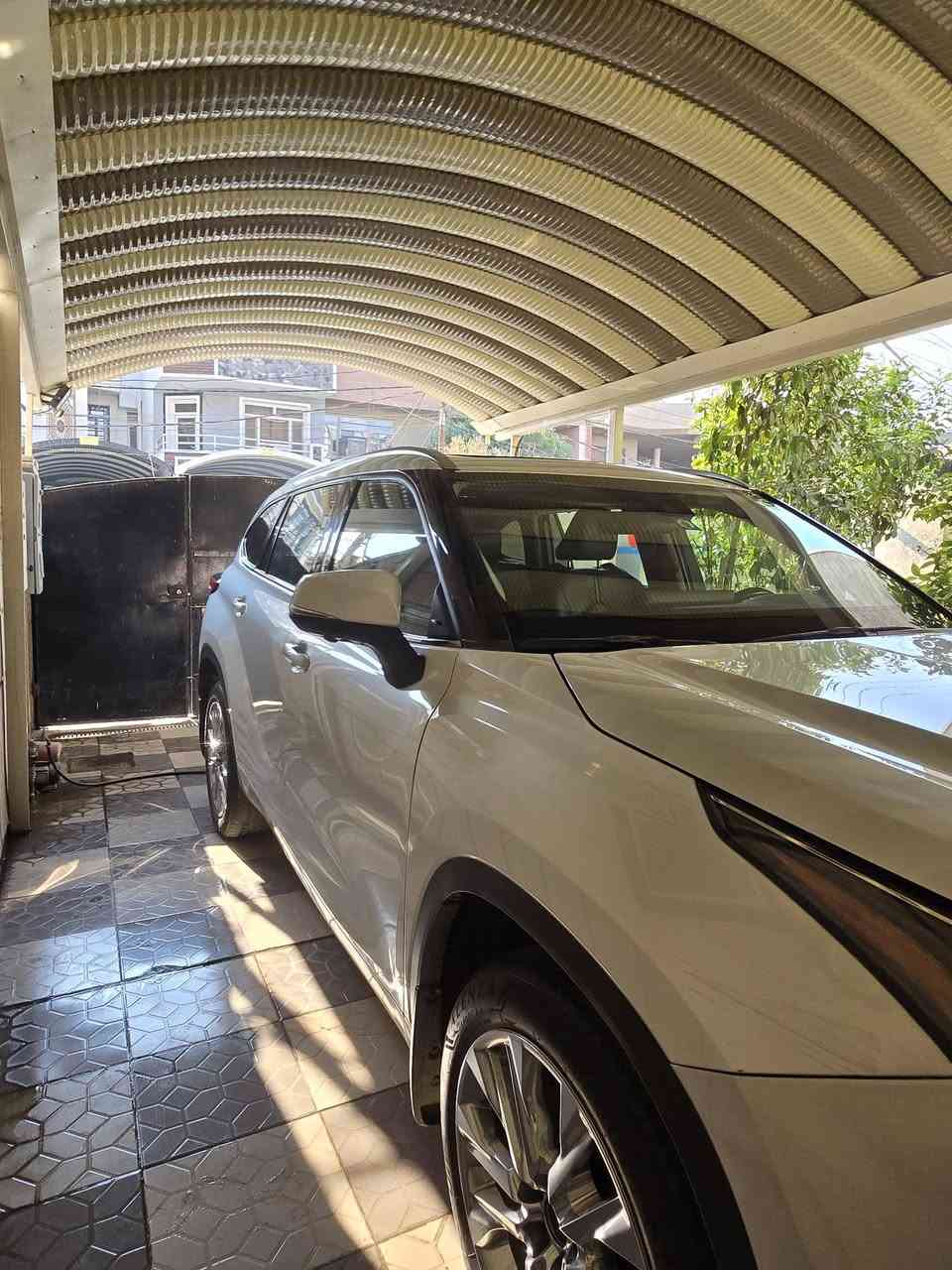 السلام عليكم للبيع هايلاندر Limited 2023 
ماشية 27 الف ميل قابله للزيادة السياره مليانه مواصفات 
تبريد تدفئه كشنات 
فتحه 
جنطه كهرباء 
شاحن وايرلس 
خمس كامرات 
رادار أمامي وخلفي وجانبي 
الستيرن هيتر والمري هيتر 
مكانها بغداد 
***********
