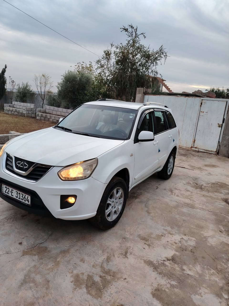 للبيع شيري تيكو موديل 2014 رقم اربيل حره بسمي هزة مامنتهي بيها كابون بانزين تحويل ثاني يوم مكينه 2000 كير ميكانيك المرغوب ماشيه 179/ الف حقيقي مكفوله من الضربه  بدون صبغ. فقط الجاملغ الخلفي مصبوغ..جاهزة كير مكينه صدر تخم تاير تدفئة تبريد كهربائيات مابيها اي نقص خير من الله والسياره احله من الصور بلحقيقه السعر70/$  وبيها مجال  للطيبين مكانها الموصل  للستفسار ***********
