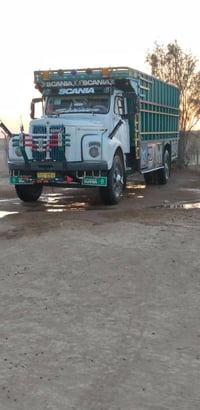 سكانيا ١١١ للبيع سياره مكفوله رقم نينوى سنويه صاقطه شرط التحويل السعر ...