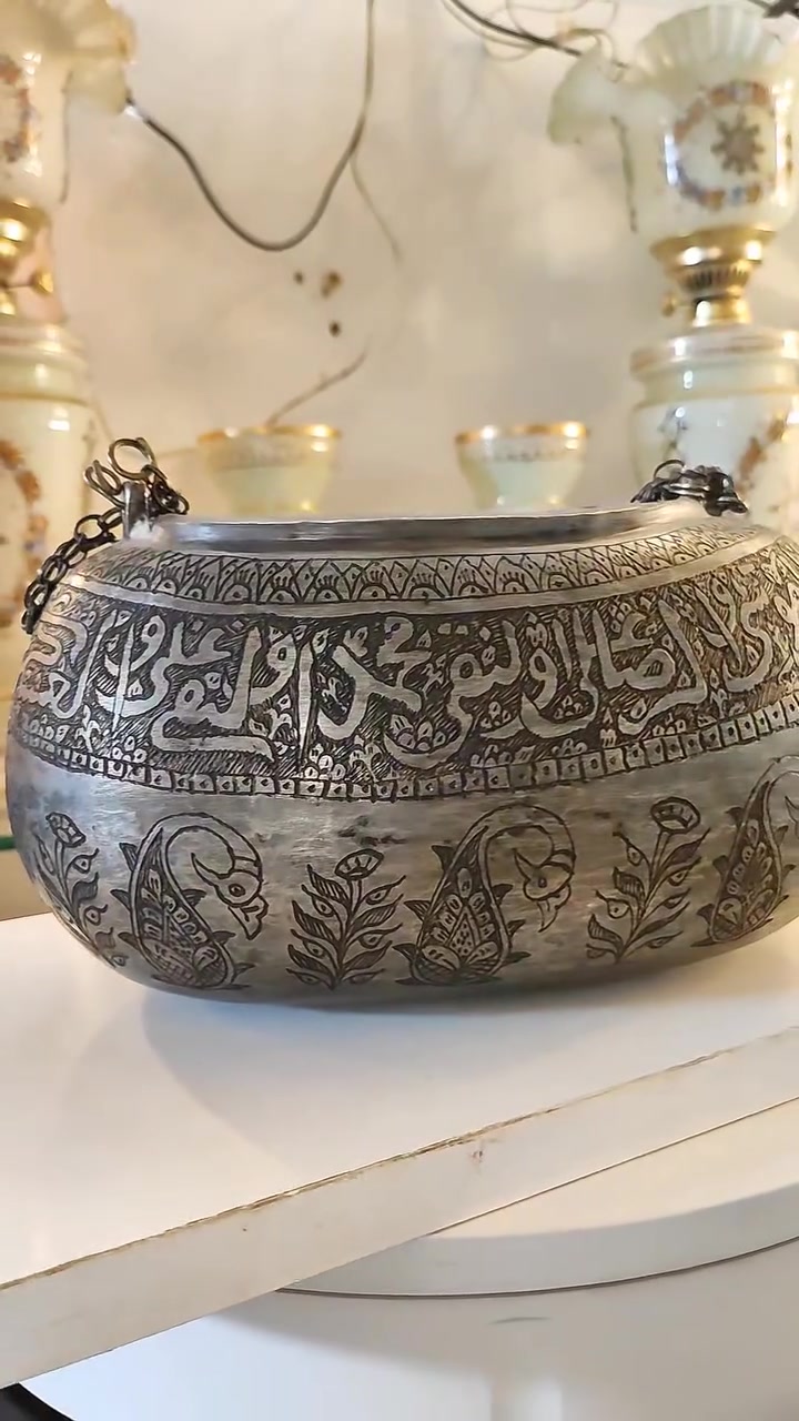 للبيع
كشكول نحاسي منقوش بالكتاباتة باسماء الائمه اكتب تم يوصلك السعر


**إذا كنت صاحب هذا الإعلان وتريد حذفه لأي سبب، رجاءا أرسل رسالة إلى الدعم الفني**
